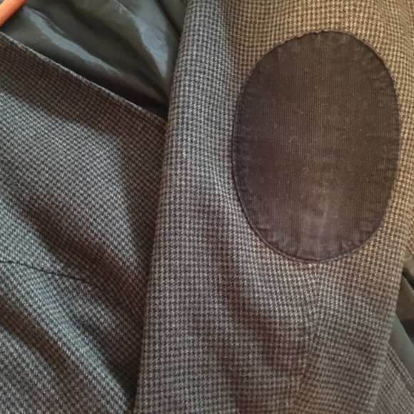 Gray blazer Size small with nice black detail - Picture 4 of 5